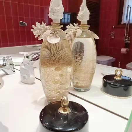 Chez Queen - * Lurate Caccivio